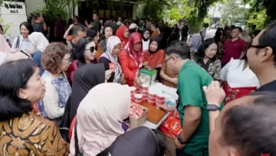 Chef Arnold Buka Gerobak Nasi Goreng Depan Rumah Pak Jokowi di tempat tempat Solo