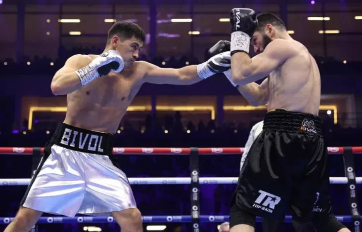 Dmitry Bivol Balas Kalahkan Artur Beterbiev, Paksakan Trilogi Tak Terbantahkan