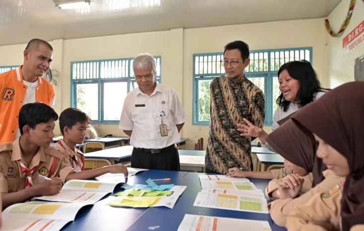 FWD Insurance juga PJI Beri Edukasi Keuangan untuk 2.000 Pelajar SMP