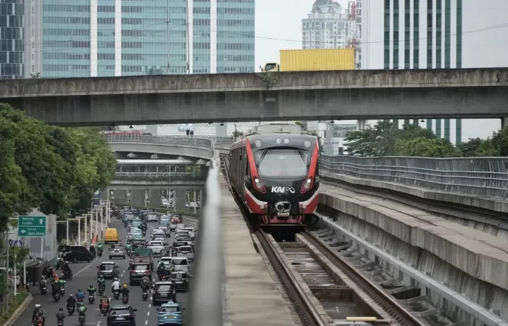 Jaga Keandalan Operasional, LRT Jabodebek Rutin Perawatan Jalur