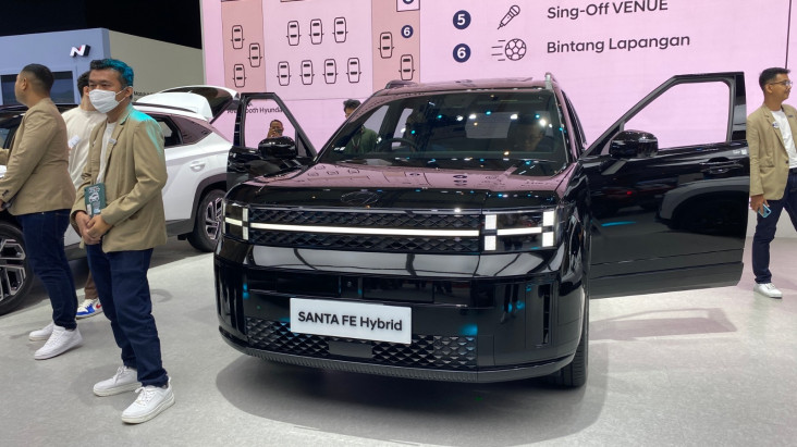 Jajaran Mobil Hybrid Terbaru yang tersebut Dijual dalam pada IIMS 2025