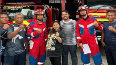 Kiky Saputri Buktikan Kesigapan Petugas Damkar, Minta Bantu Lepas Cincin Jelang Persalinan