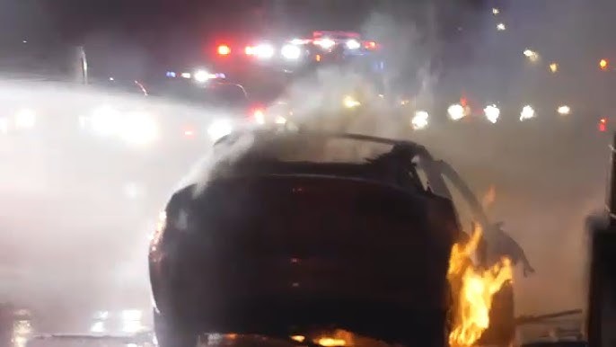 Lagi-lagi Mobil Listrik Tesla Terbakar juga Menewaskan Penggunanya