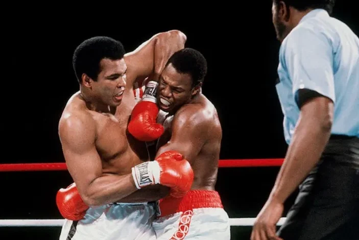 Mengenang Duel Muhammad Ali vs Ernie Terrell yang digunakan digunakan Guncang Tinju Kelas Berat