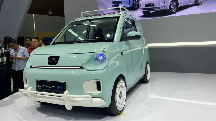 Mobil Listrik Mungil Seres E1 Menunjukkan pada IIMS 2025