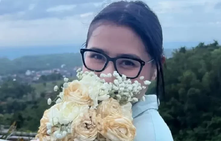 Prilly Latuconsina dan juga juga Omara Esteghlal Segera Nikah? Dapat Bunga Pengantin Angga Yunanda juga Shenina