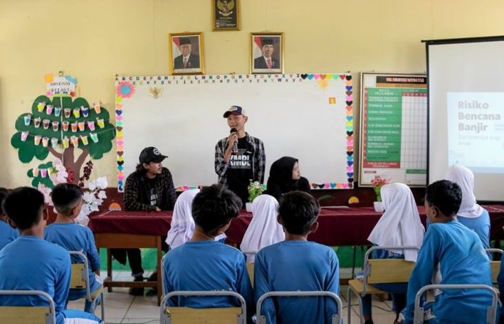 Save the Children Bantu Publik Rancaekek Hadapi Banjir demi Keselamatan Anak