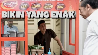 Seru! Chef Arnold Buka Gerobak Nasi Goreng di Depan Rumah Jokowi, Ada Banyak Pengunjung!