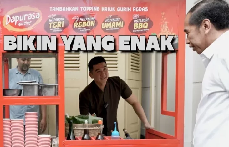 Seru! Chef Arnold Buka Gerobak Nasi Goreng di Depan Rumah Jokowi, Ada Banyak Pengunjung!