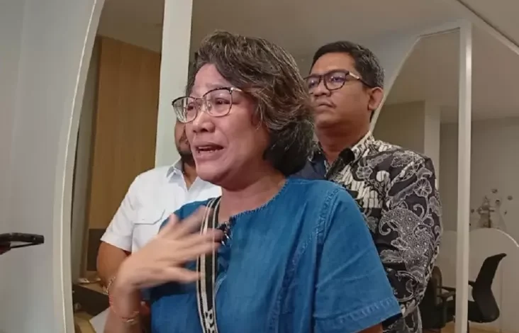 Tangis Pilu Agustiani Tio Pecah Ceritakan Penyakitnya hingga Dicekal KPK ke Luar Negeri untuk Berobat