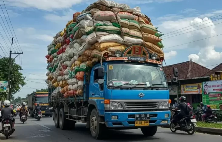 Truk ODOL: Bukan Hanya Pelanggaran, tapi Kejahatan Lalu Lintas yang mana Sebabkan Kecelakaan Maut