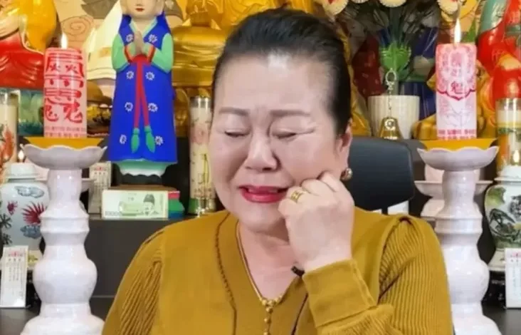 Viral Peramal Asal Korea Mengaku Dirasuki Barbie Hsu, Menangis Histeris hingga Berteriak