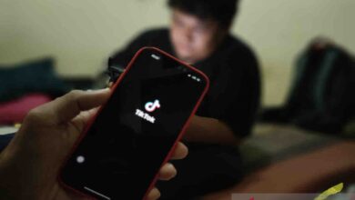 Berikut ini cara mudah agar komen di area pada TikTok jadi biru