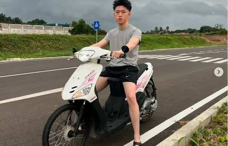Aksi Ngabers Rich Brian dengan Yamaha Mio Karbu Ban Cacing Bikin Harga Meroket?!