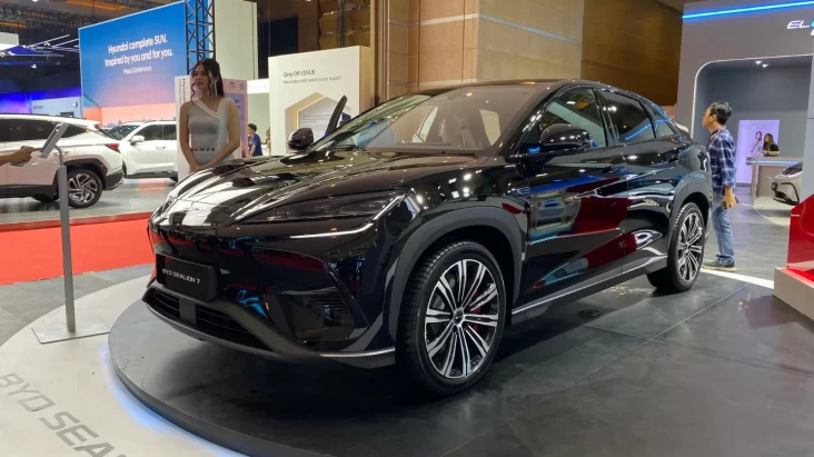 Digugat BMW, BYD M6 Tetap Jadi Mobil Listrik Terlaris Tahun 2025