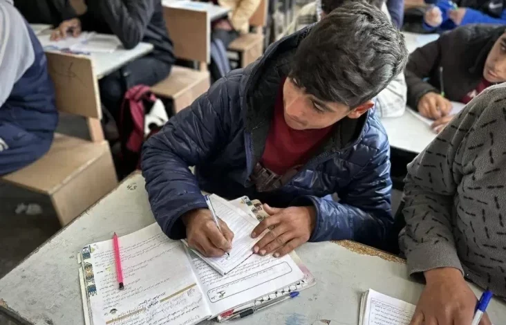 Lebih dari 100.000 Siswa Melakukan Pendaftaran pada area Sekolah-sekolah Daerah Wilayah Gaza pada waktu Tahun Ajaran Baru Dimulai