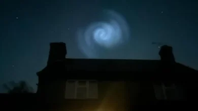 Lingkaran Misterius Terlihat Berputar-putar di area area Langit Inggris
