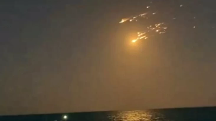 Meluncur Tak Terkendali, Roket SpaceX Meledak di dalam di Luar Angkasa