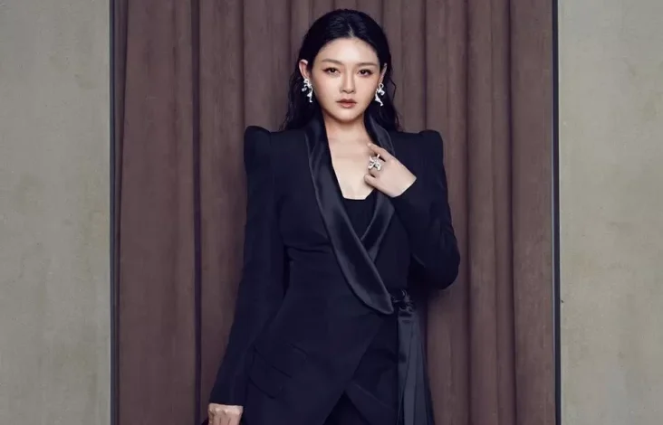 Pemakaman Barbie Hsu Diiringi Tangis Keluarga pada pada Tengah Hujan lalu Kabut Tebal