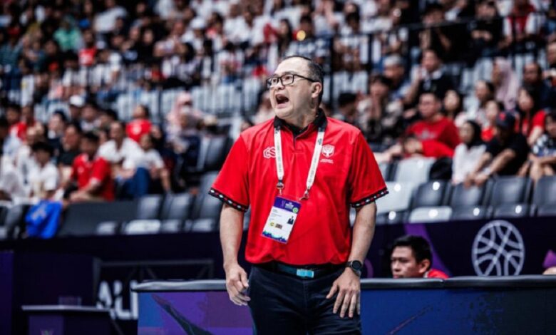 Ahang beri instruksi ke pemain usai dicopot sebagai pembimbing Pelita Jaya