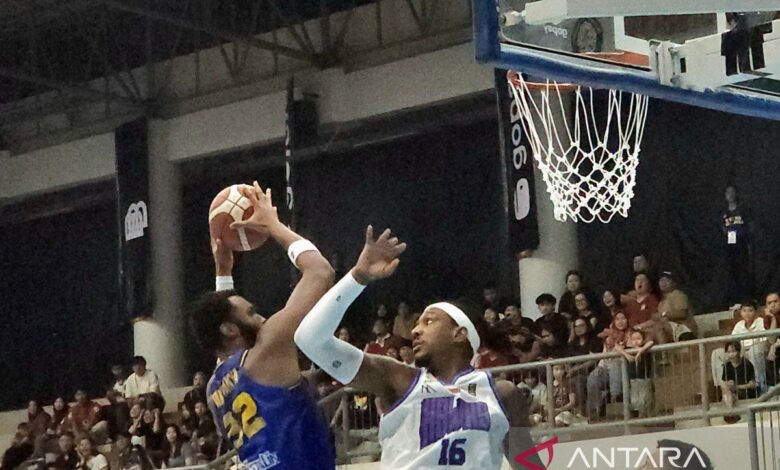 Satya Wacana Salatiga kalah 75-100 dari Tangerang Hawks Basketball