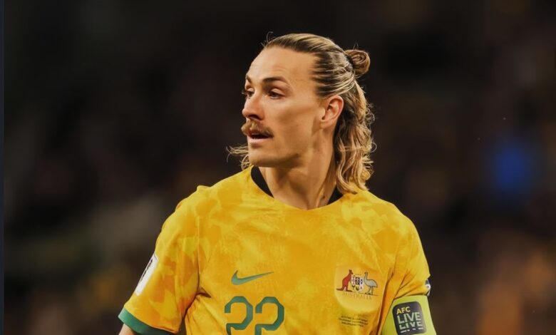 Sosok Jackson Irvine: Kapten Australia yang mana mana nyentrik setelah itu berbahaya