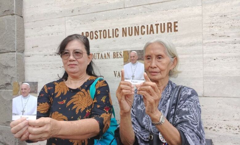 Teriring doa warga Indonesi bagi Paus Fransiskus