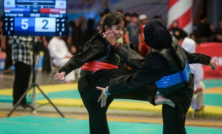 Mengenal sejarah kemudian juga kegunaan pencak silat, seni bela asli Indonesia