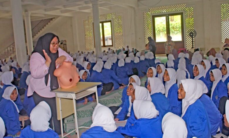 YKPI sosialisasikan upaya deteksi dini karsinoma susu ke pesantren