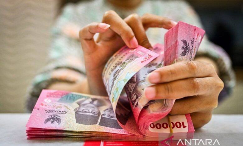 Rupiah menguat dipengaruhi pelemahan data ekonomi Negeri Paman Sam